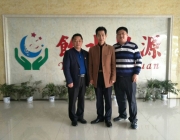 澄湖教育集团董事长 校友谢学军（左）、章志伟副院长（中）、黄肃新主任（右）